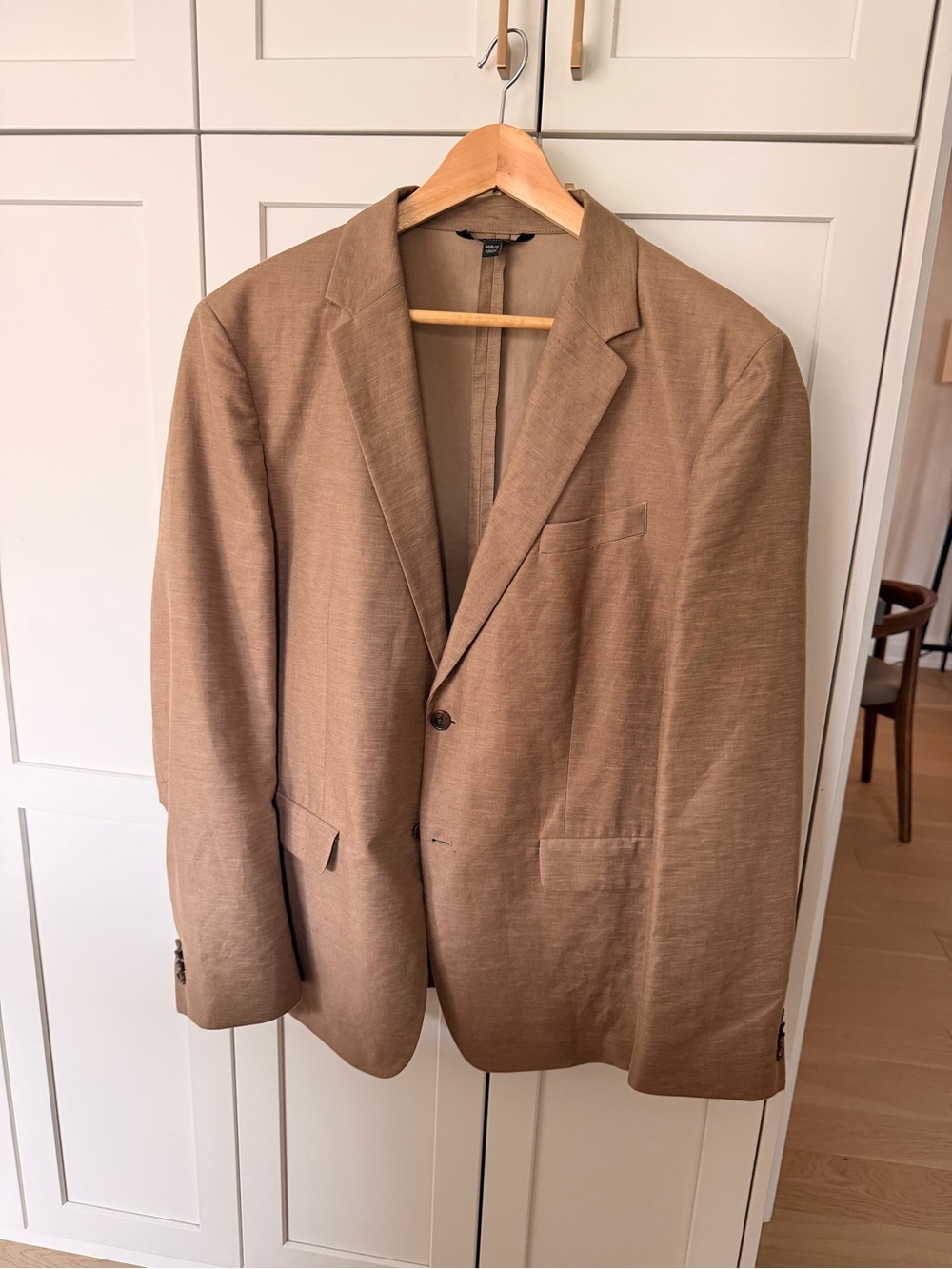 Banana Republic slim fit linen suit.